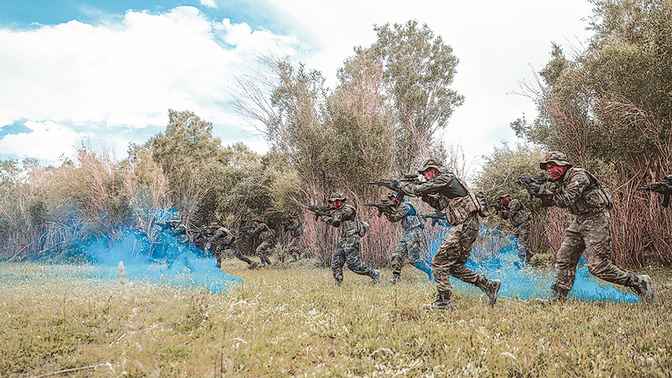 在習(xí)近平強軍思想指引下·奮進強軍路 打好攻堅戰(zhàn)丨紅色血脈淬煉“天山利刃”